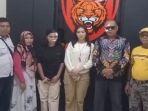 Kedua-LC-Reni-dan-Dewi-saat-sepakat-berdamai-di-Polres-Lubuklinggau-Kamis-1172024.jpg