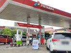 Kendaraan-roda-empat-sedang-antrian-di-jalur-Bahan-Bakar-Minyak-BBM-bersubsidi-Senin-2982022.jpg