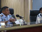 Kepala-Divisi-Pelayanan-Hukum-dan-HAM-Parsaoran-Simaibang-pada-saat-rapat.jpg