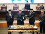 Ketua-DPRD-Provinsi-Sumsel-Hj-RA-Anita-Noeringhati-usai-rapat.jpg