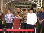 Ketua-Umum-DPP-Partai-Golkar-Airlangga-Hartarto-Ketua-Umum-PAN-Zulkifli-Hasan.jpg