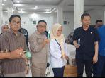 Komisi-IV-DPRD-Kota-Palembang-melakukan-inspeksi-mendadak-sidak-ke-gudang-Daviena-Skincare.jpg