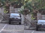 Kondisi-blokade-jalan-Sinar-Mas-VII-RT-12-RW-1-Kelurahan-Kedungmundu.jpg