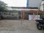 Lokasi-Fhaki-seorang-pekerja-pengecat-bangunan-terjatuh.jpg