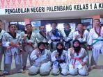 M-Fadhil-Diantara-ke-empat-berdiri-dari-kanan-yang-dinobatkan-sebagai-atlet-terbaik.jpg