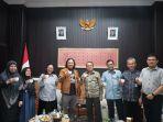 Manajemen-Tribun-Sumsel-dan-Sriwijaya-Post-berfoto-bersama-Kepala-Kantor-Wilayah-DJPb.jpg