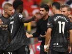 Manajer-Arsenal-asal-Spanyol-Mikel-Arteta-tengah-berbicara-dengan-para-pemainnya.jpg