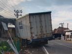 Mobil-boks-tabrak-rumah-di-Ogan-Ilir.jpg
