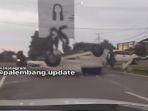 Mobil-terguling-di-Palembang-4.jpg