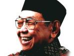 PROFIL-Gus-Dur-Presiden-ke-4-Indonesia-yang-Dapat-Gelar-Pahlawan-Nasional-Dikenal-Bapak-Pluralisme.jpg