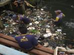 PUPR-bersihkan-sampah.jpg