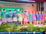 Para-finalis-Pemilihan-Bujang-Gadis-PALI-tahun-2023-mengenakan-motif-batik-PALI.jpg