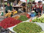 Pedagang-Cabai-di-Pasar-Pulau-Mas-1.jpg