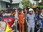 Pelajar-SMKN-3-Lubuklinggau-saat-dibariskan-di-depan-MAN-2-karena-terlibat-tawuran.jpg