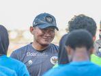 Pelatih-Timnas-U-18-Putri-Indonesia-Rudy-Eka-Priyambada.jpg