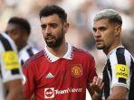 Pemain-Manchester-United-Bruno-Fernandes-dikawal-ketat-pemain-Newcastle-United.jpg