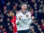 Pemain-Manchester-United-Wout-Weghorst-merayakan-gol-di-Piala-Liga-Inggris-2022-23.jpg