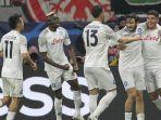 Pemain-Napoli-berselebrasi-seusai-menjebol-gawang-Eintracht-Frankfurt.jpg