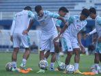 Pemain-Persib-Bandung-saat-melakukan-sesi-latihan-Rabu-2862023.jpg