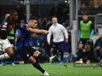 Pemain-depan-Inter-Milan-Lautaro-Martinez-mencetak-gol-ke-gawang-AC-Milan.jpg