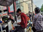 Pengunjung-di-PS-Mall-sedang-mengantri.jpg