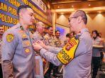 Penyerahan-PIN-Emas-kepada-personel-Polda-Sumsel-berprestasi-oleh-Kapolda-Sumsel-3.jpg