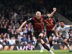 Penyerang-Manchester-City-Erling-Haaland-mencetak-gol-dari-titik-penalti-ke-gawang-Fulham.jpg