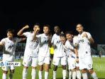 Penyerang-Persik-Kediri-Flavio-Silva-berselebrasi-dengan-rekan-lain.jpg