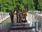 Perwakilan-Duta-Kesetiakawanan-Sosial-Sumatera-Selatan-Lakukan-Tabur-Bunga-di-Pusara-Makam-Pahlawan.jpg
