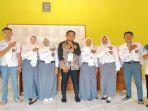 Petugas KPPS di Lubuklinggau Sumsel Pakai Seragam SMA Lengkap dengan Dasi Abu-abu, Ini Alasannya