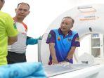 Pj-Bupati-Muba-Apriyadi-ketika-melihat-ruang-CT-Scan-baru-di-RSUD-Sekayu.jpg