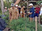 Pj-Bupati-OKU-meninjau-kebun-cabai-milik-Kelompok-Tani-Cabai-Harapan-Makmur-Desa-Karya-Jaya.jpg