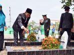 Plt-Bupati-Ogan-Komering-Ilir-melakukan-ziarah-ke-Taman-Makam-Pahlawan-Kesuma-Negara-2.jpg