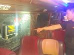 BAHAYA Melintasi Jalinsum Terawas Mura, Mobil Bus PT SAN Pecah Kaca Dilempari Batu Oleh OTK