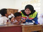 Potret-Pekerja-Pertamina-Tebar-Inspirasi-dan-Kenalkan-Bisnis-Migas-Untuk-Siswa-SD-di-Plaju.jpg
