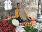 Salah-satu-pedagang-Cabai-di-Pasar-Tradisional-Kecamatan-Talang-Ubi.jpg