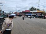 Sat-Lantas-Polres-Muara-Enim-sedang-melakukan-pengaturan-lalu-lintas.jpg