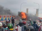 Satu-unit-mobil-terbakar-di-atas-Jembatan-Musi-IV-Palembang-Rabu-2232023-sore.jpg