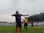 Selebrasi-Juninho-Usai-Cetak-Gol.jpg