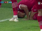 Sujud-syukur-penyerang-Timnas-Indonesia-Dimas-Drajad.jpg