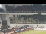 Suporter-PSIS-Semarang-Vs-PSS-Sleman-bentrok-Minggu-242023-malam.jpg