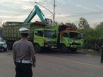 Tampak-dump-tronton-angkutan-batubara-ringsek-dan-sedang-dievakuasi.jpg