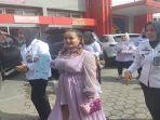 Tampil-nyentrik-Lina-Mukherjee-yang-bebas-bersyarat.jpg