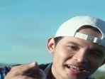 Terjemahan-Lirik-Lagu-Full-Senyum-Sayang-by-Evan-Loss.jpg
