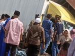 Truk-Tabrak-Perkarangan-Rumah.jpg