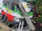 Truk-trailer-tabrak-tiang-listrik.jpg