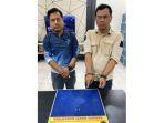 Wawan-baju-kream-dan-Erizon-baju-biru-ketika-diamankan-oleh-Satres-Narkoba-Polres-Muba.jpg