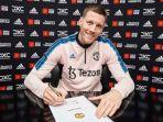 Wout-Weghorst-resmi-bergabung-dengan-Manchester-United.jpg