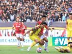 ade-berebut-bola.jpg
