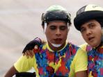 ade-juwita-kiri-bersama-sesama-komedia-harry-de-fretes_20151106_193304.jpg